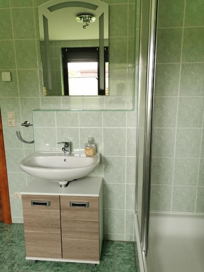 Monteur- Und Ferienwohnung In Hainichen - Obergeschoss Oder Dachgeschoss - Familie Weber Bockendorf المظهر الخارجي الصورة